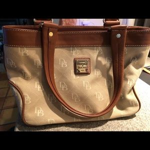 EUC Dooney & Bourke Leather and Canvas Logo Purse